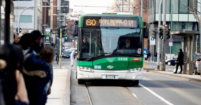 “Chat sulle donne filmate nei bus dalle telecamere”