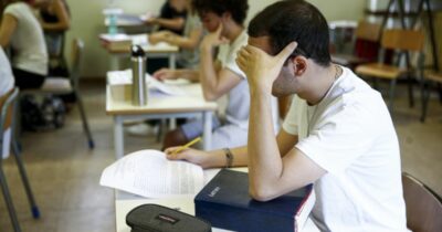 Copertina di Maturità, la denuncia: “Agli studenti con disabilità negato il diritto di ripetere l’anno”