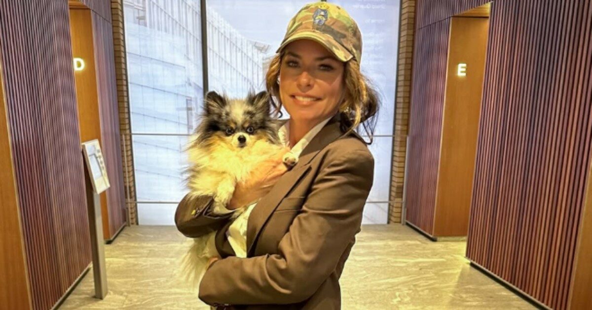 “All’improvviso mi sentivo gonfia e non avevo più il controllo. Non riuscivo a perdere cinque chili. Con la menopausa tutto è cambiato, è stata positiva per me”: Shania Twain racconta