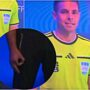 Copertina di Un arbitro ai Mondiali è accusato di aver fatto il gesto del “white power” in sala Var: viene usato dai suprematisti bianchi
