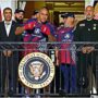 Copertina di La Casa Bianca diventa un ring per la festa di Trump: combattimenti UFC, jet da guerra, Zuckerberg e Ibrahimovic in prima fila | Foto
