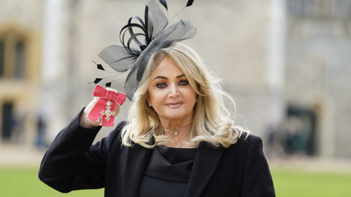 È morta Bonnie Tyler, la cantante di “Total Eclipse of the Heart”. A maggio il ricovero per un intervento chirurgico d’urgenza all’intestino