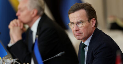 Copertina di Svezia, approvata la “legge sulla delazione”: i dipendenti pubblici dovranno denunciare i migranti senza documenti, anche negli ospedali