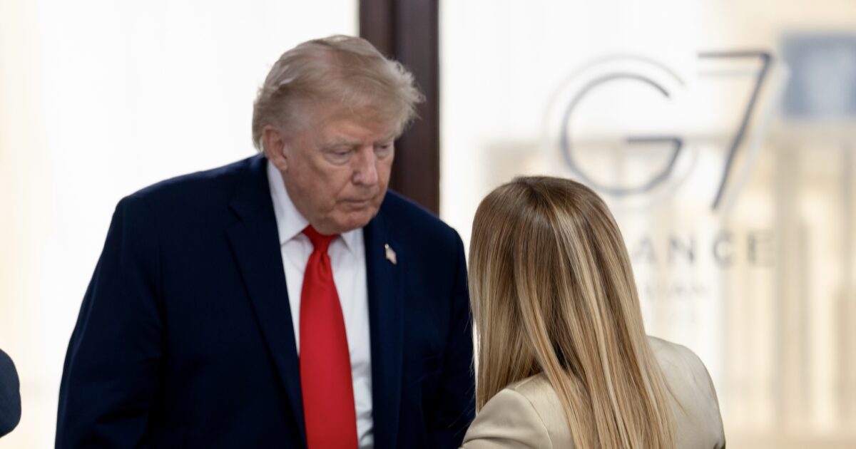 incontro chiarificatore tra trump e meloni lui la provoca sono stato abbandonato lei replica siamo sempre stati amici da Ilfattoquotidiano.it incontro chiarificatore tra trump e meloni lui la provoca sono stato abbandonato lei replica siamo sempre stati amici