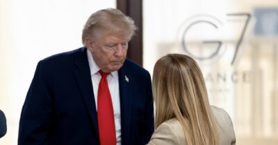 Copertina di “Incontro chiarificatore” tra Trump e Meloni. Lui la provoca: “Sono stato abbandonato”. Lei replica: “Siamo sempre stati amici”
