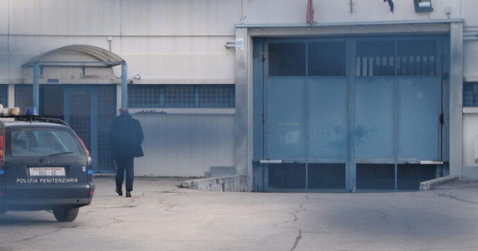Copertina di “Violate le norme su salute e sicurezza”: sequestrate sette sezioni del carcere di Sollicciano a Firenze. Oltre duecento detenuti dovranno essere trasferiti