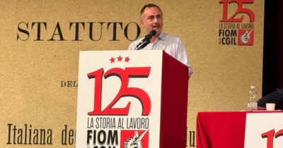 Copertina di La Fiom fa 125 anni e guarda alle sfide del futuro: “Andare oltre le fabbriche e costruire relazioni, il lavoro non sia una merce”