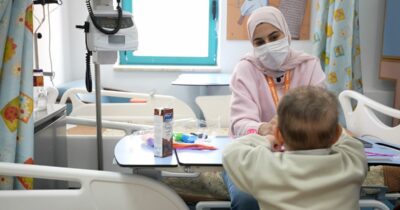 Copertina di Le cure non devono avere un confine: Fondazione Il Fatto Quotidiano a fianco di Soleterre per realizzare il primo centro trapianti in Palestina