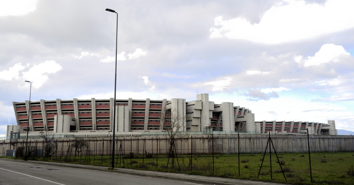 violate le norme su salute e sicurezza sequestrate sette sezioni del carcere di firenze i detenuti saranno trasferiti da Ilfattoquotidiano.it violate le norme su salute e sicurezza sequestrate sette sezioni del carcere di firenze i detenuti saranno trasferiti