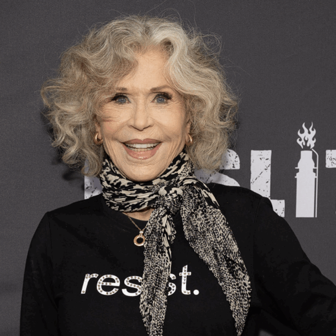 “Trump e i suoi compari violano sistematicamente la libertà di espressione per mettere a tacere gli artisti. Americani alzatevi in piedi!”: Jane Fonda furiosa