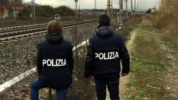 Roma, sette arresti per terrorismo: “Gruppo anarchico responsabile del sabotaggio all’Alta velocità a febbraio”