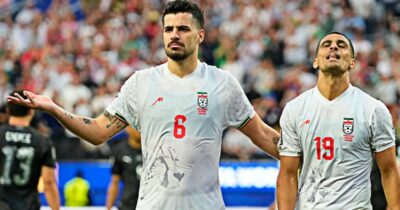 Copertina di Mondiali, la denuncia del ct dell’Iran Ghalenoei: “Dopo la partita ci hanno detto: ‘Dovete partire subito’”. Taremi: “Infantino è venuto negli spogliatoi”