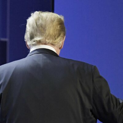 Copertina di “Goodbye amici miei”: Washington comincia il ritiro di armi e mezzi dall’Europa. E mette fretta alla Nato
