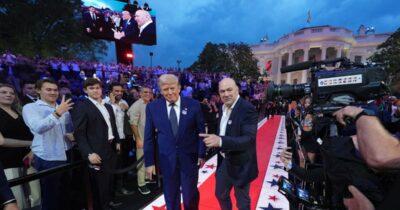 Copertina di La festa di Trump poteva finire in strage: l’FBI ha sventato un assalto alla Casa Bianca durante l’evento UFC