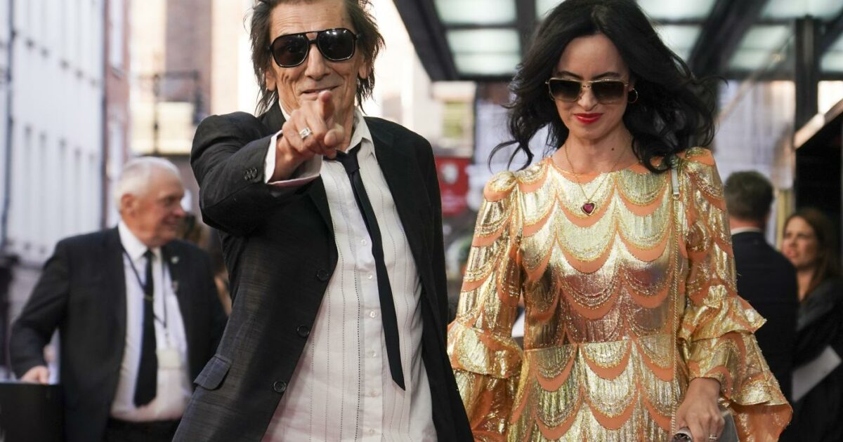 “Ronnie Wood non può avere la porta di casa rosa, deve essere nera”: la battaglia legale del chitarrista dei Rolling Stones con il comune di Londra