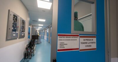 Copertina di Case di comunità, dopo i medici di base manca il piano per gli specialisti: il rischio è gravare ancora sugli ospedali