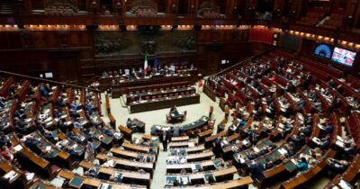 Copertina di Decreto accise, la maggioranza sopprime quattro norme dopo interlocuzioni con il Quirinale: il testo dovrà tornare al Senato