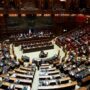 Copertina di Decreto accise, la maggioranza sopprime quattro norme dopo interlocuzioni con il Quirinale: il testo dovrà tornare al Senato