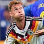 Copertina di “Abbiamo visto un serpente velenoso durante l’allenamento. Se ti morde, devi andare in ospedale. Stiamo cercando di essere prudenti”: paura Germania, la denuncia di Kimmich