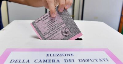 Copertina di Destra, mani libere per andare al voto: ok al Melonellum prima delle vacanze