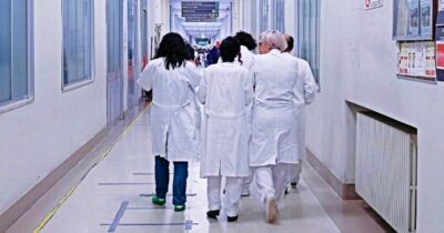 Copertina di I medici di famiglia lavoreranno fino a 6 ore settimanali nelle Case di Comunità: c’è il via libera