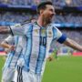 Copertina di I fenomeni irrompono al Mondiale: Messi a 39 anni firma una storica tripletta. A Mbappé risponde Haaland | Le nuove classifiche