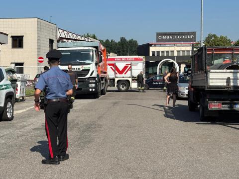 Incidente mortale sul lavoro nel Milanese: operaio di 38 anni schiacciato da un pilastro di cemento