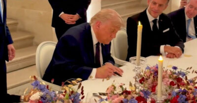 Copertina di Sconfitta monumentale per Trump a Versailles, ma i cortigiani non gli chiederanno conto della realtà