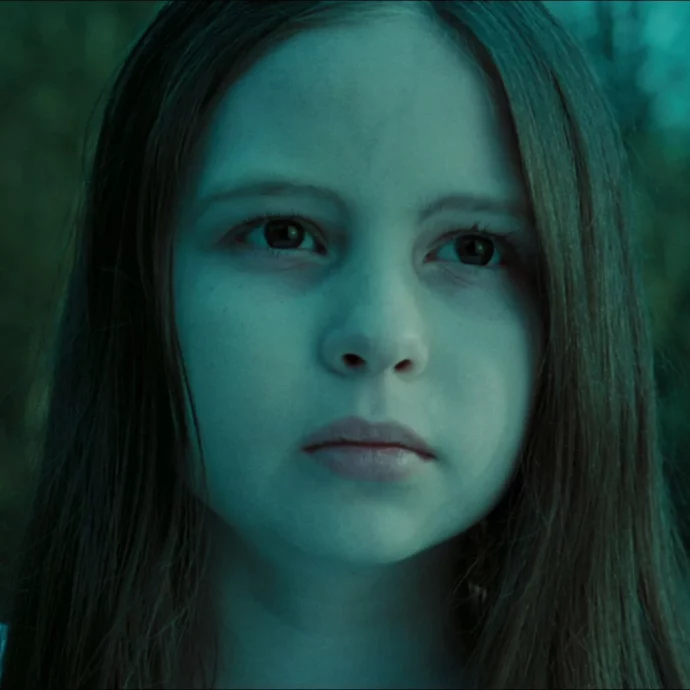 È morta Daveigh Chase per meningite e sepsi, era la bimba Samara dell’horror “The Ring”: ha avuto problemi con la giustizia e periodi di fragilità negli ultimi anni