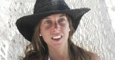Copertina di Morta a Mykonos durante il suo addio al nubilato: la polizia greca ferma i conducenti delle due auto