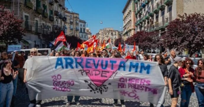 A Napoli il Pride è spaccato in due: torna l’Arrevutamm in protesta su sponsor pro Israele e per difendere i diritti delle persone trans