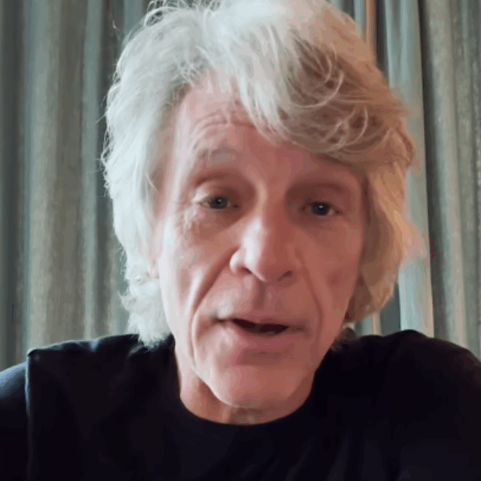 “Non ho mai fatto nulla per danneggiare le mie corde vocali. Mai avuto eccessi e sono un cantante preparato. Quando il medico mi ha detto dell’operazione ero confuso”: Bon Jovi racconta e gioisce per la guarigione