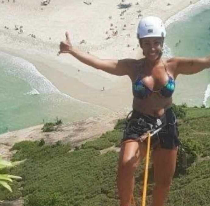 Donna precipita per 30 metri nel vuoto prima della discesa in corda: muore a 59 anni. Tragedia in Brasile