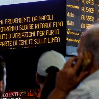Copertina di Ancora caos sui treni. L’estate di Salvini, tra ritardi, rete e Pnrr