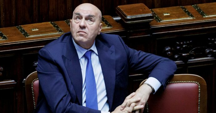 Spese militari, la relazione di Crosetto alle Camere:  “Orfani degli Usa, ora più soldi”. Ecco le priorità