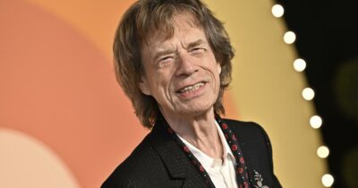 Copertina di Mick Jagger: “Sono geneticamente fortunato, ma molto è dovuto all’esercizio fisico e alla disciplina: niente fumo, niente alcol. Il segreto della longevità per una band? Piacere a noi stessi”