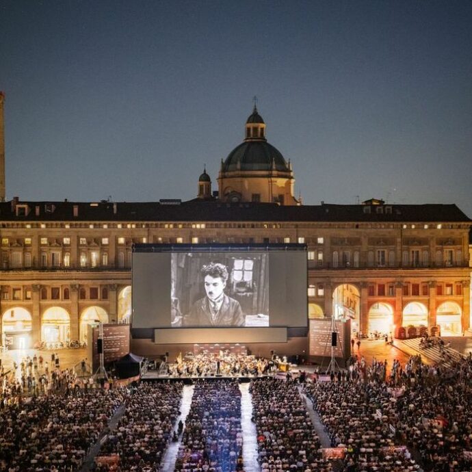 Il Cinema Ritrovato di Bologna compie 40 anni: Wenders, Rossellini e Desplechin a festeggiare. Chaplin, Welles, Murnau in Piazza Maggiore per battere nuovi record