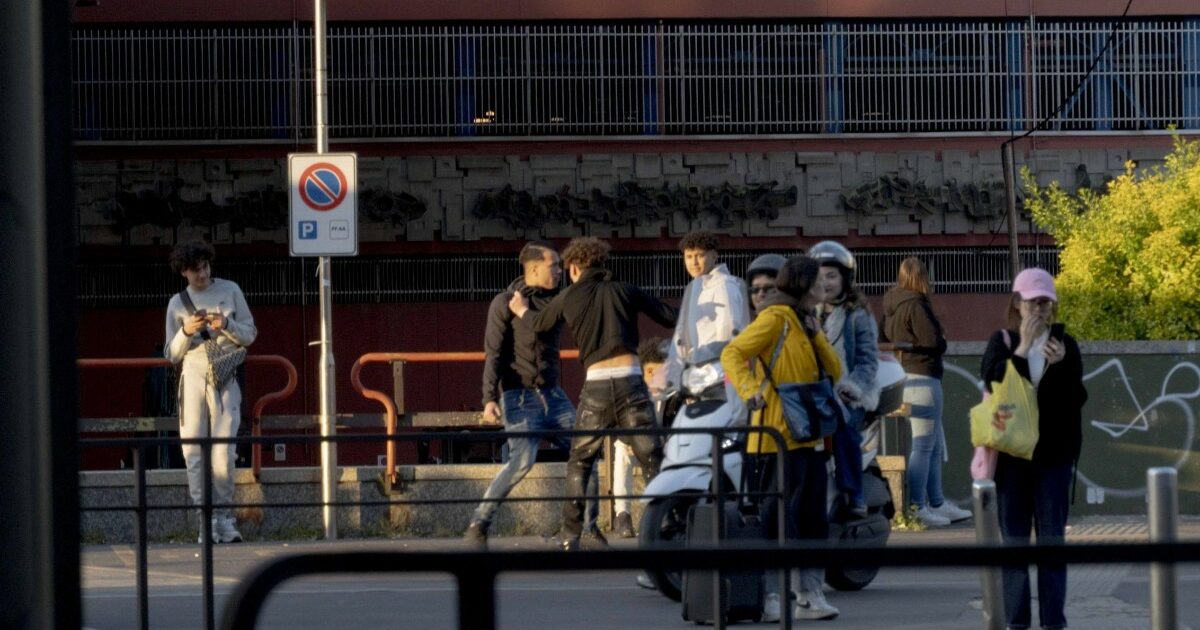 non chiedono di essere assolte o idealizzate ma viste undici ritratti di ragazze oltre l8217etichetta di maranzine da Ilfattoquotidiano.it non chiedono di essere assolte o idealizzate ma viste undici ritratti di ragazze oltre l8217etichetta di maranzine