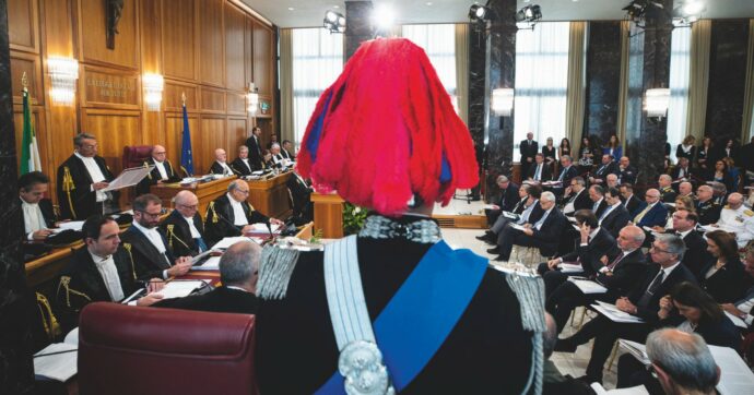 Copertina di Corte  Conti: non si indaga sui politici senza ok del Pg  