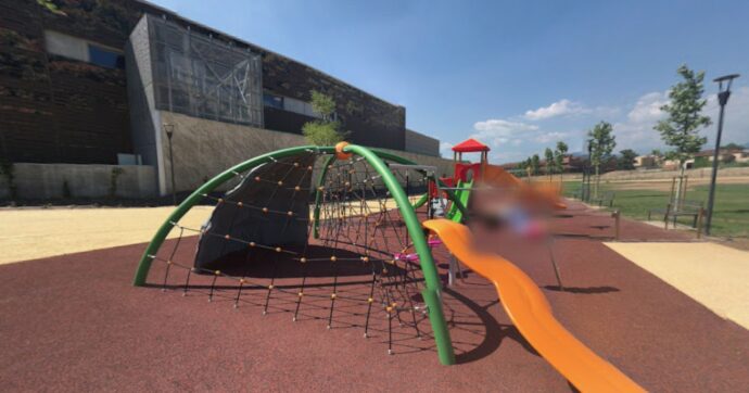 Brescia, prova a strangolare due bambini (tra cui uno di 3 anni) in un parco: arrestato 29enne con problemi psichici