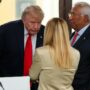 Copertina di Se Trump prende a sportellate Giorgia e la rende maschera di seconda fila