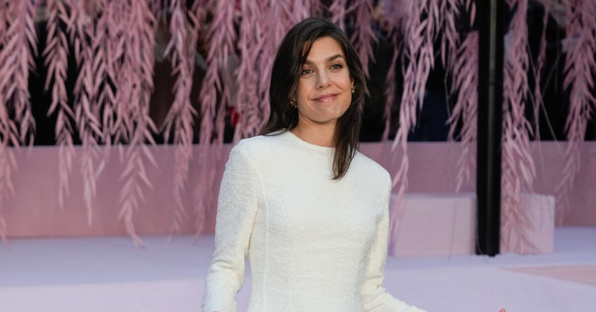“Il desiderio può essere oscuro anche a noi stessi, non confessabile. Mio padre è morto quando avevo 4 anni, ero una bambina inquieta”: così Charlotte Casiraghi