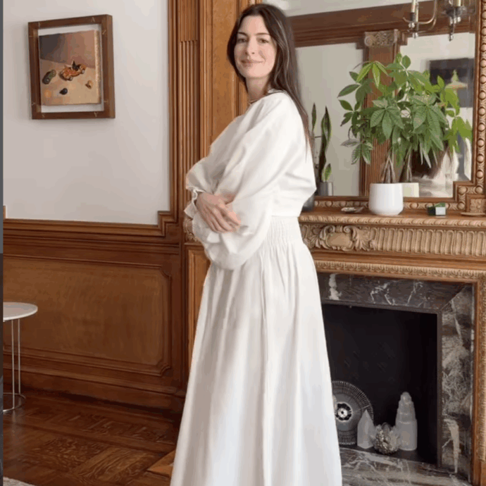 Anne Hathaway è incinta del terzo figlio: l’annuncio con un video a sorpresa su Instagram
