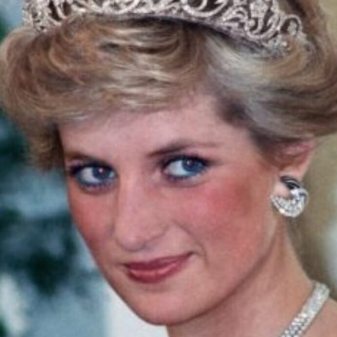 “Lady Diana aveva una passione ‘segreta’ per l’ex principe Andrea, non per Carlo. Gli mandava dei bigliettini anonimi a San Valentino”: la rivelazione choc di Catherine Meyer
