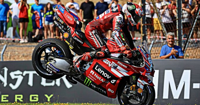 Moto Gp, un super Bagnaia vince la sprint a Brno: è il suo primo successo stagionale. Fuori Bezzecchi | Risultati e nuova classifica