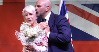 Copertina di “Mi sono innamorata di Checco Zalone perchè non ho capito una singola parola di quello che mi diceva”: la confessione di Helen Mirren
