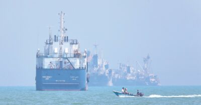 Copertina di Stretto di Hormuz, il ricatto di Teheran: “polizze” sulle navi