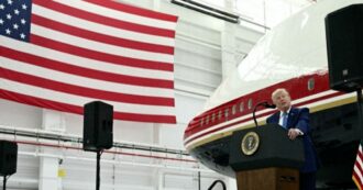 Copertina di Trump presenta il nuovo Air Force One regalato dal Qatar: “Una Casa Bianca volante”