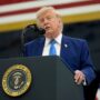 Copertina di Colloqui Usa-Iran, Vance: “Trump vuole un cessate il fuoco completo”. Ma il tycoon minaccia: “Se Teheran chiude Hormuz non avrà più un Paese”
