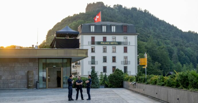 Usa-Iran, Vance atterrato in Svizzera per i colloqui. Media: “Il tema centrale sarà il Libano”. Hormuz resta chiuso